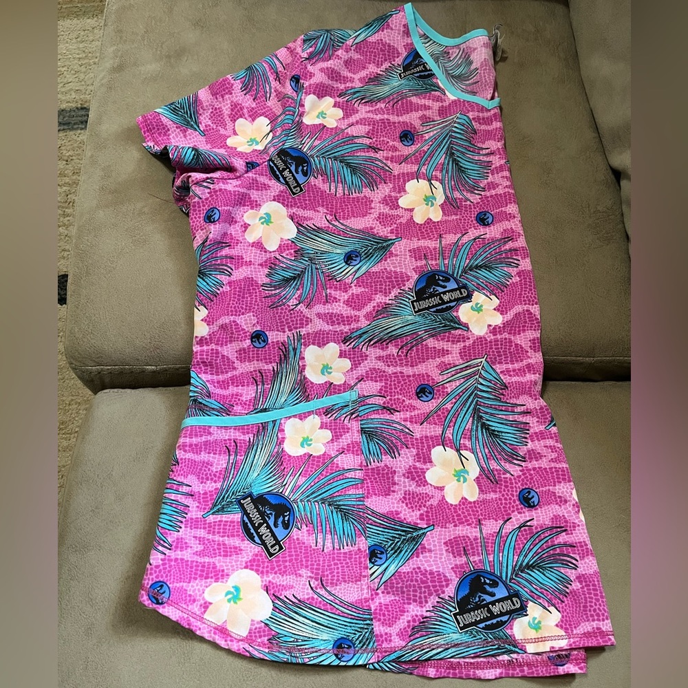 Size 3XL Jurassic World scrub Top